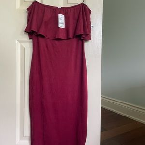 M boutique off the shoulder burgundy suede dress 🤍